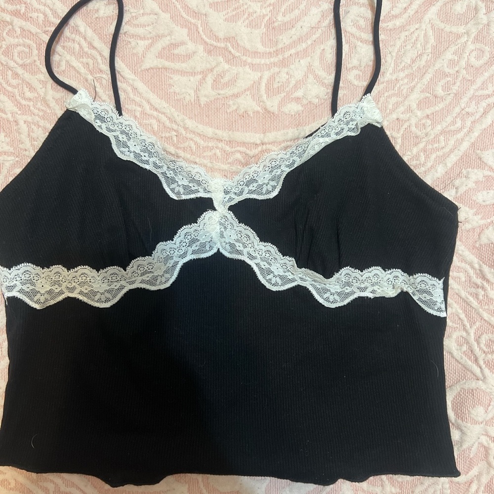 Black cropped tank top with lace trim